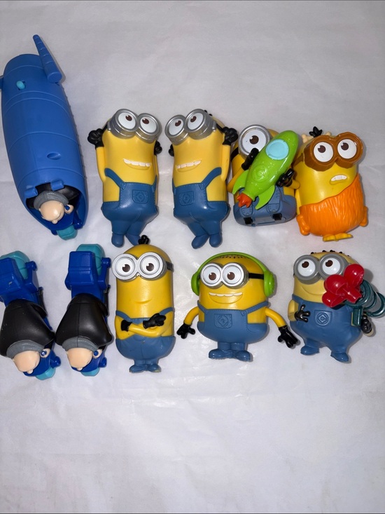 Universal Other - McDonald’s Universal Yellow & Blue Minion Character Figure Set